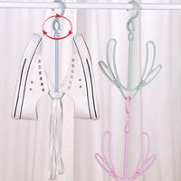 Organivo shoe drying hanger demonstrating its capacity for various shoe types.