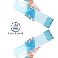 Ergonomic design of the 940ml water bottle featuring a comfortable contoured grip.