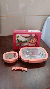 Small 200ml side container, perfect for chutneys or dips, included in the set.